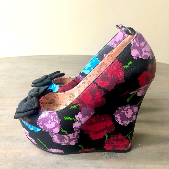 Betsey Johnson Shoes - Betsey Johnson black floral peep toe wedges w bows